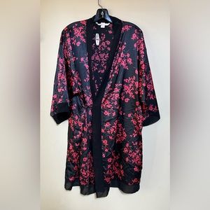 NWT - Victoria’s Secret - Black and Red Robe